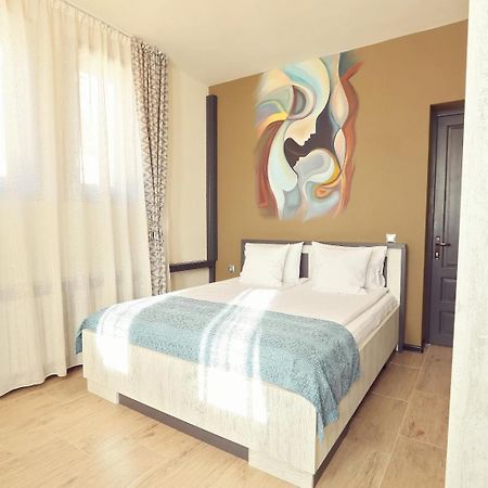 Dezire Guesthouse Baile 1 Mai Dış mekan fotoğraf