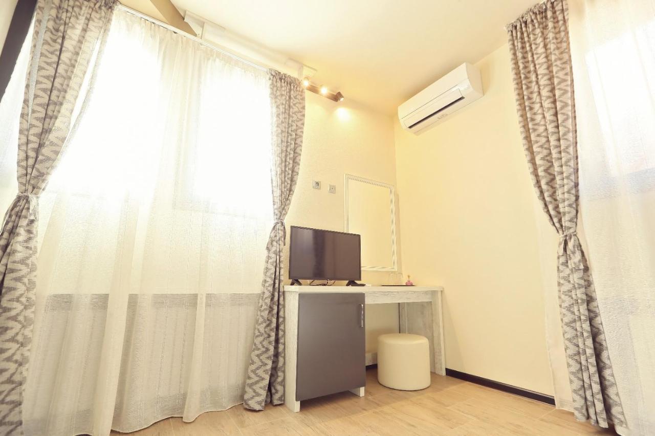 Dezire Guesthouse Baile 1 Mai Dış mekan fotoğraf