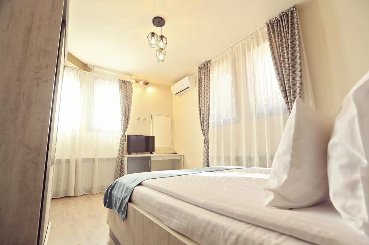 Dezire Guesthouse Baile 1 Mai Dış mekan fotoğraf