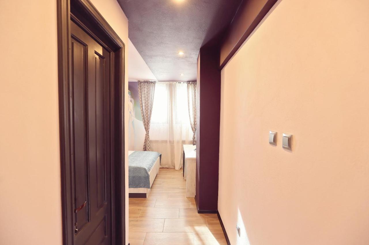 Dezire Guesthouse Baile 1 Mai Dış mekan fotoğraf