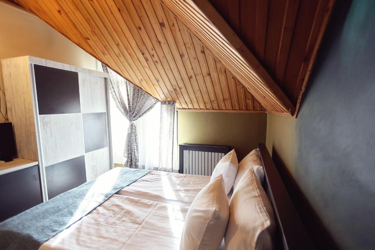 Dezire Guesthouse Baile 1 Mai Dış mekan fotoğraf